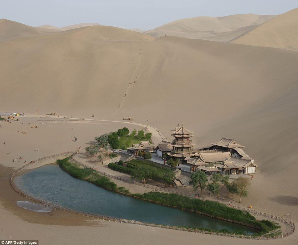 The Most Beautiful Places In The World You Didn't Know Existed-CRESCENT LAKE - CHINA