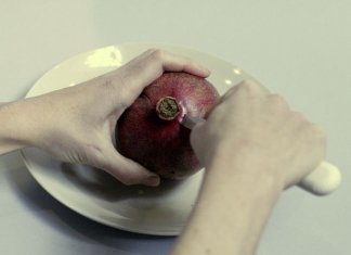 How to Cut a Pomegranate